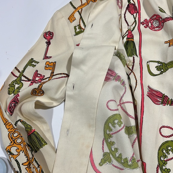 Vintage Blouse - 9/10, union made, keys, ribbon, rope - Picture 14 of 15